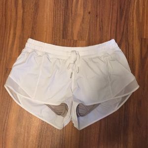 LULULEMON Hotty hot 2.5” shorts